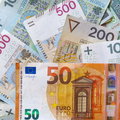 Podwyżki stóp w strefie euro? Konieczne, ale z polskimi nie mogą się równać