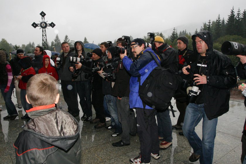 Paparazzi na ślubie Cichopek