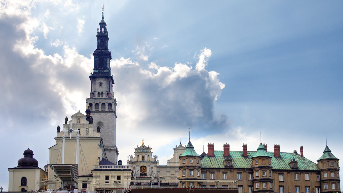 Paulini z Jasnej Góry zaprezentowali w niedzielę "Milenijny Akt oddania Polski w macierzyńską niewolę Maryi, Matki Kościoła, za wolność Kościoła Chrystusowego" - dokument podpisany w 1000-lecie chrztu Polski m.in. przez kardynała Stefana Wyszyńskiego i arcybiskupa Karola Wojtyłę.