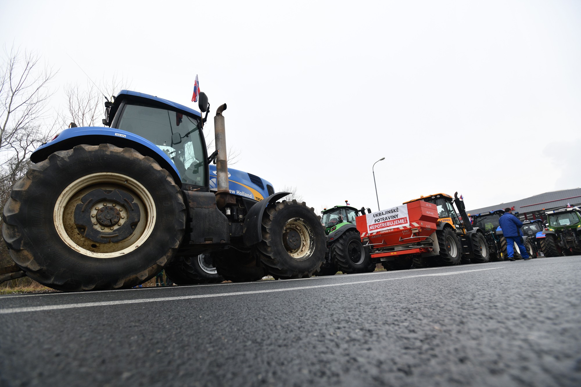 Protestná jazda Regionálnej poľnohospodárskej a potravinárskej komory proti dohode Mercosur v Holíči.