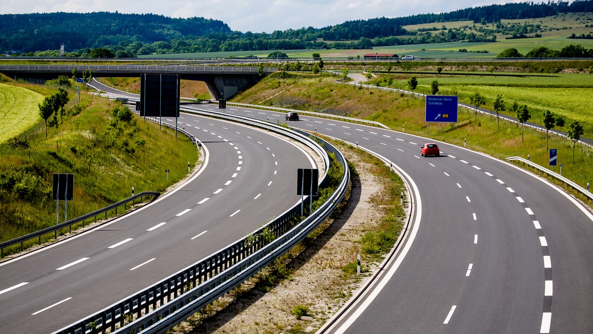 25 firm i konsorcjów z Polski i Europy jest zainteresowanych budową drogi ekspresowej S7 na odcinku Lubień – Naprawa, a 23 na odcinku Skomielna Biała – Chabówka (Małopolska).