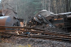 Katastrofa kolejowa na wyspie Wolin. Z cystern wyciekło paliwo. ZDJĘCIA