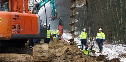 Protest przed siedzibą firmy budującej mur na granicy z Białorusią. O co chodzi przeciwnikom tej budowy?