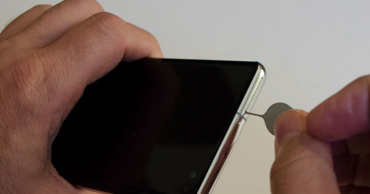 How to remove the SIM card from your Samsung Galaxy S10 to replace it