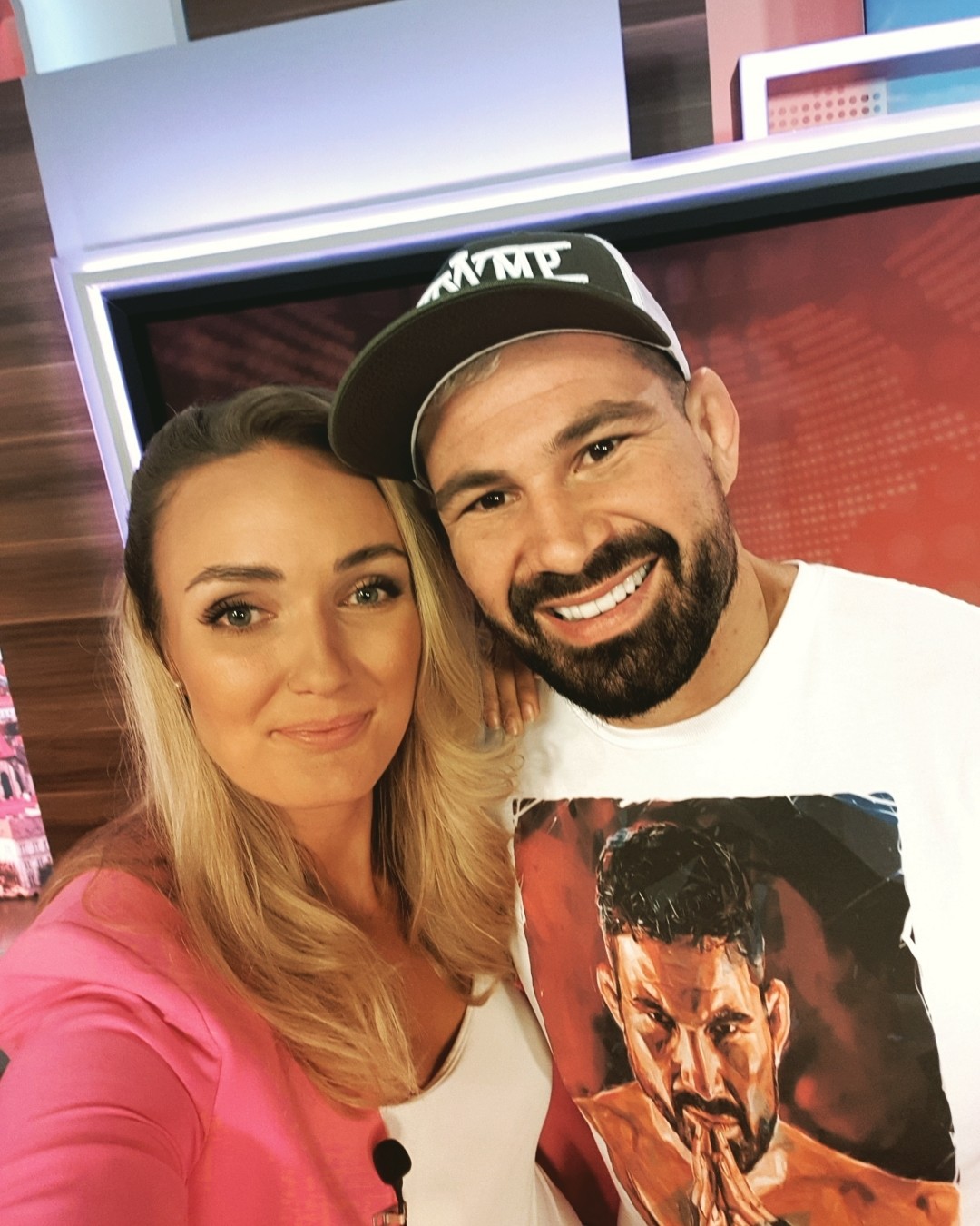 Moderátorka a redaktorka Alena Stračiaková a zápasník Attila Végh.
