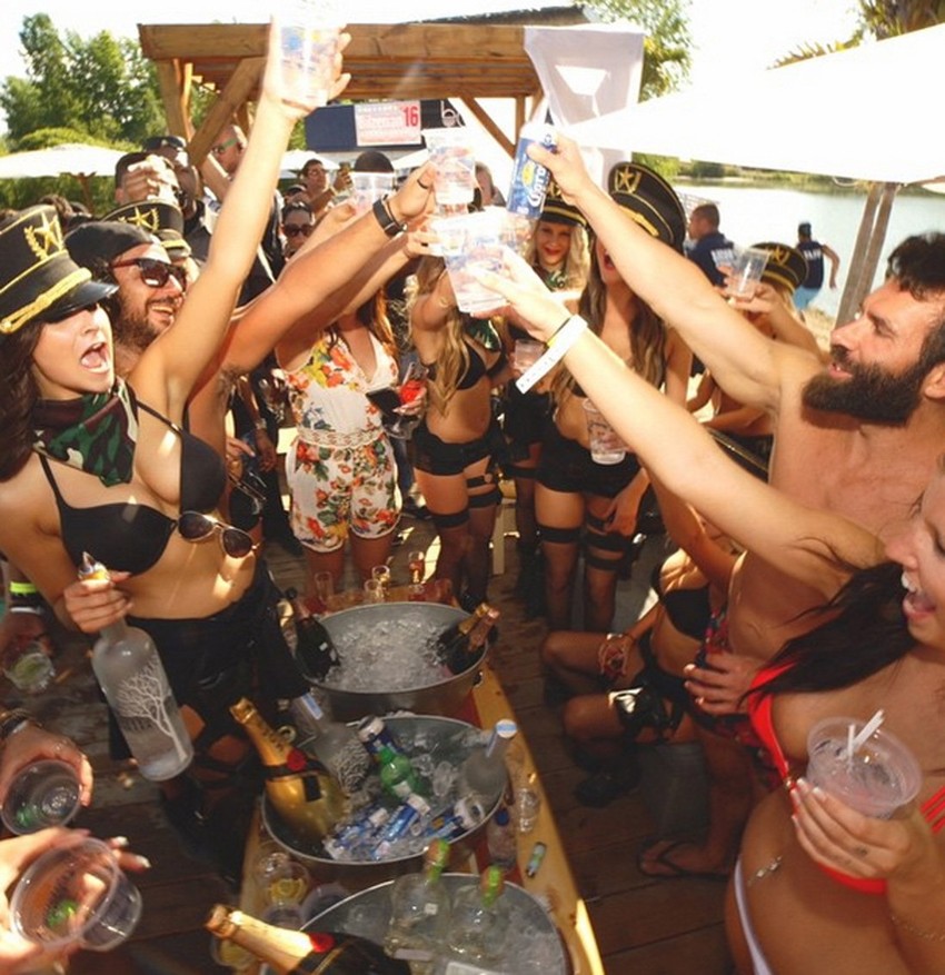 Dobre žurke i puno devojaka deo su Bilzerijanove svakodnevice