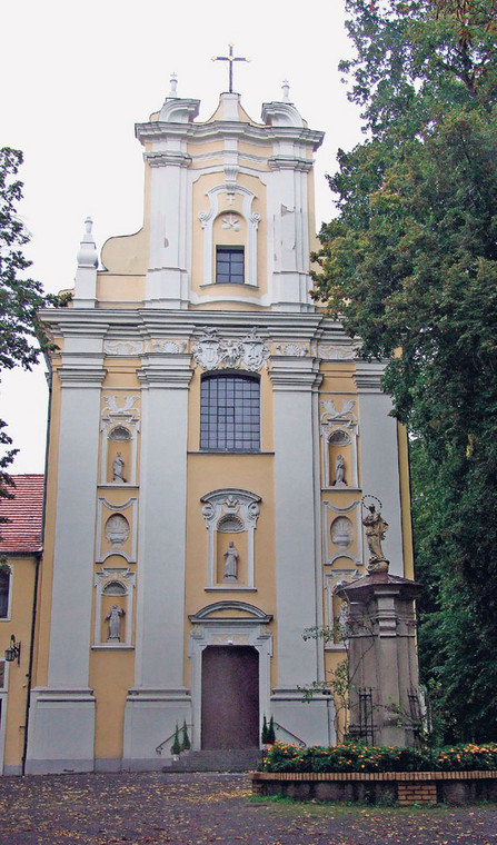 Woźniki, klasztor