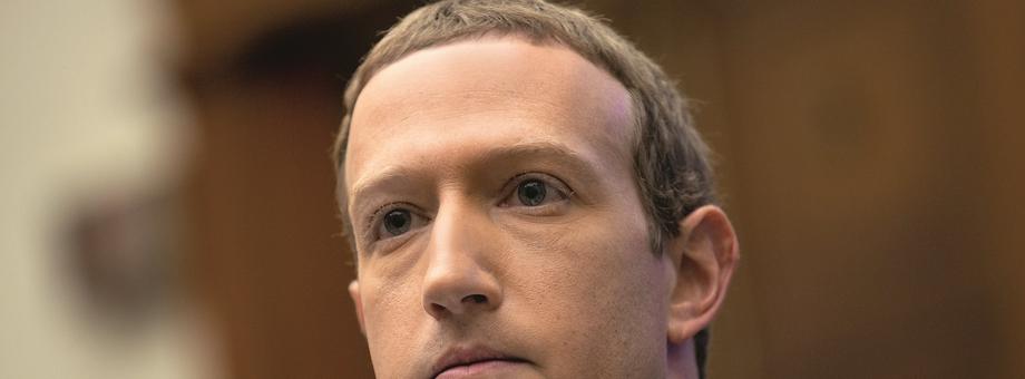 Mark Zuckerberg mierzy się obecnie z problemami, które były obce Facebookowi przez ostatnie 20 lat