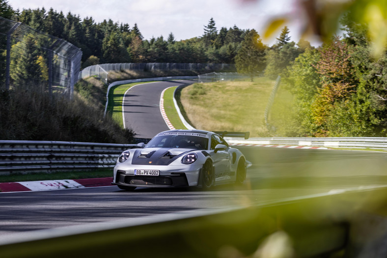 Porsche 911 GT3 RS pokonuje Ring w 6:49,328 min