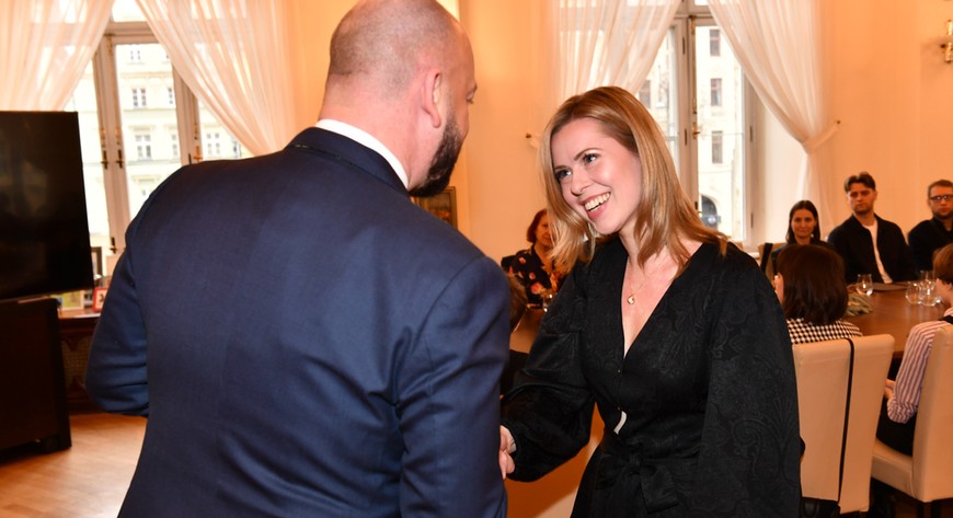 Urszula Rybicka stworzyła autorski, dwujęzyczny przewodnik po żydowskim Wrocławiu, wydany w formie e-booka do darmowego pobrania.