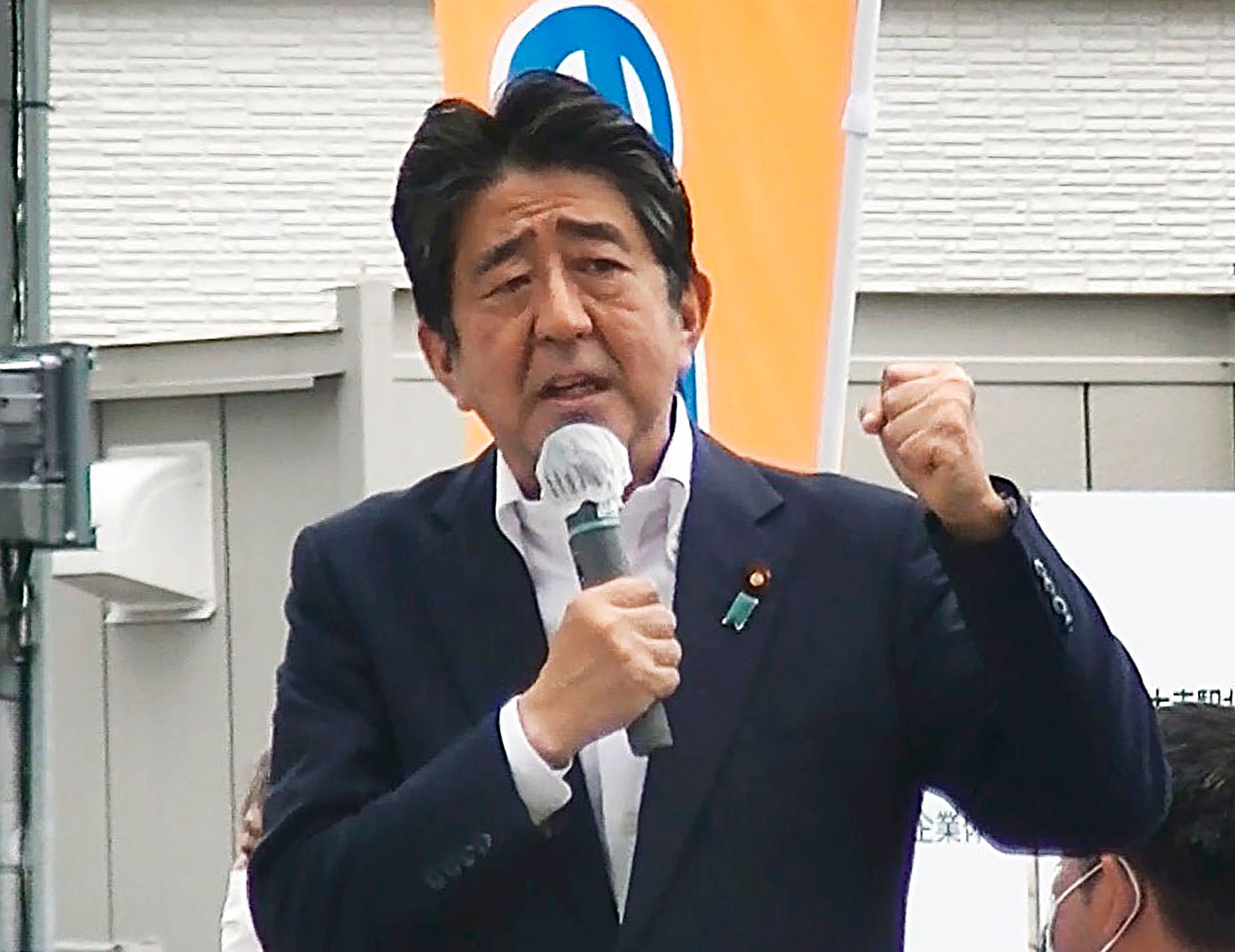 Bývalý japonský premiér Šinzó Abe sa v japonskej prefektúre Nara pravdepodobne stal obeťou útoku. 