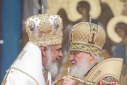 Głowa rosyjskiego kościoła prawosławnego patriarcha Cyryl podczas nabożeństwa