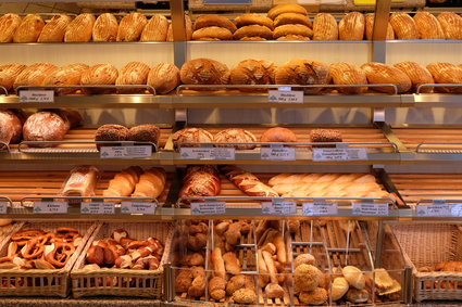 W Niemczech sprzedają chleb i ciastka po ciemku