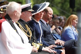 CEO SVET GLEDA U KEJT MIDLTON! Ona i Melanija Tramp KAO BLIZNAKINJE: Princeza oduševila MORNARSKIM STILOM, ŠEŠIR je spektakl - VELIKO BRAVO ZA OVAKAV STAJLING