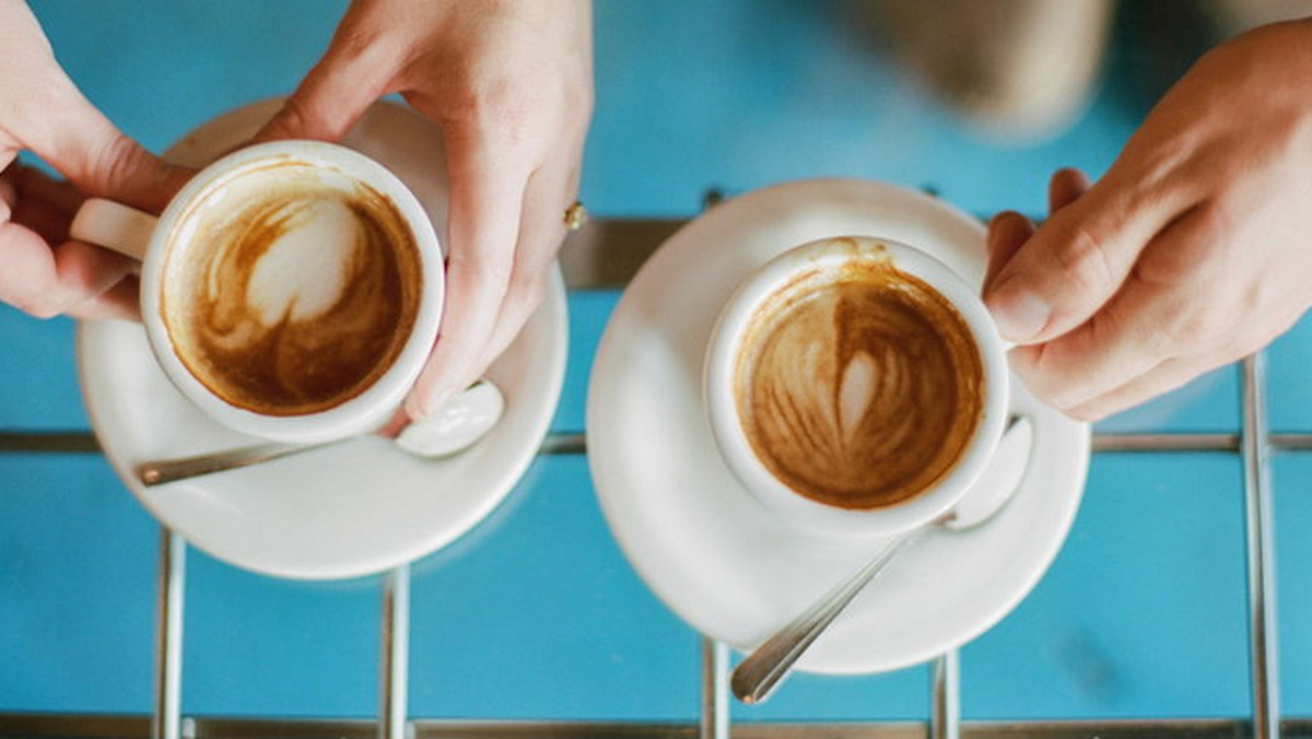 Nie wyobrażasz sobie poranka bez filiżanki kawy? Nie jesteś jedyny. Warto jednak zadbać o to, żeby "kawowa rutyna" była zdrowa.