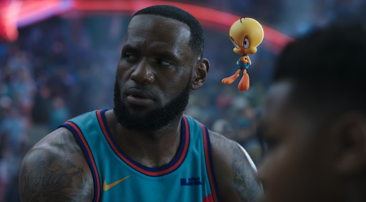 LeBron James és Csőrike a Space Jam - Új kezdetben