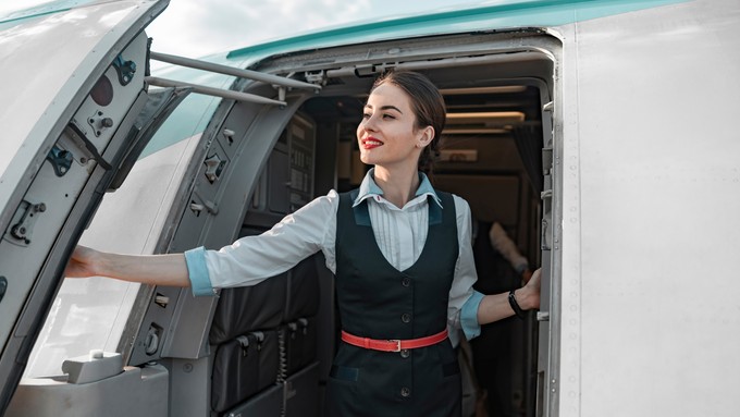 Evo šta je sve zabranjeno stjuardesama kada obuku uniformu