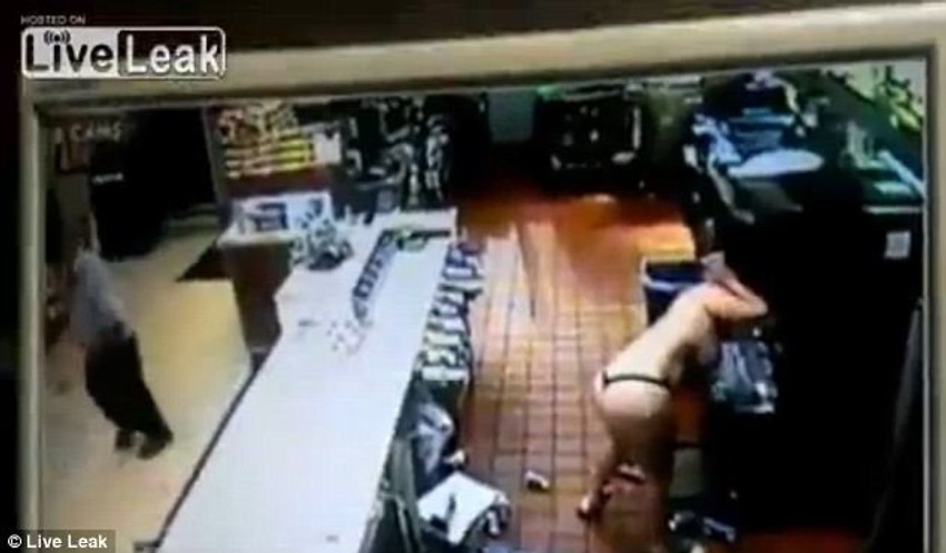 "Ova žena je moj idol", rekao je ironično jedan od zaposlenih