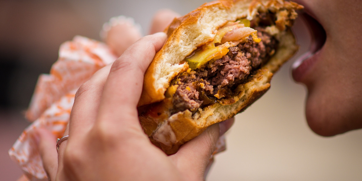 Jedzenie w lokalach typu fast food podrożeje? Jest to możliwe, jeśli rząd podniesie VAT dla branży zgodnie z planem