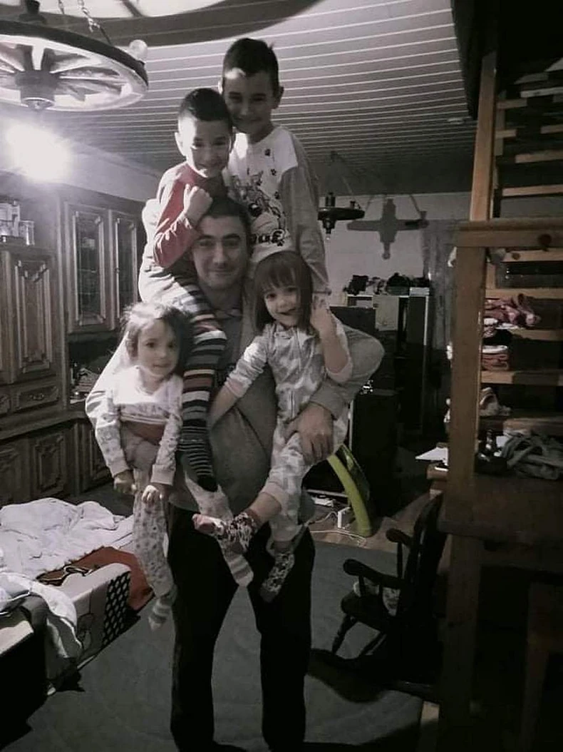 Samohrani otac četvoro dece pruža im mnogo ljubavi i radosti i bori se za Milino ozdravljenje