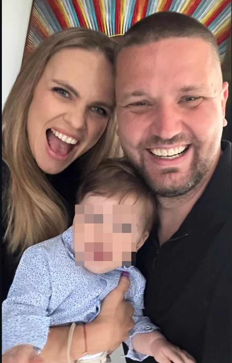 Slovenský moderátor Marcel „Osťo“ Osztas s rodinou. 