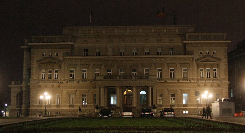 Sat za našu planetu: Stari dvor u mraku