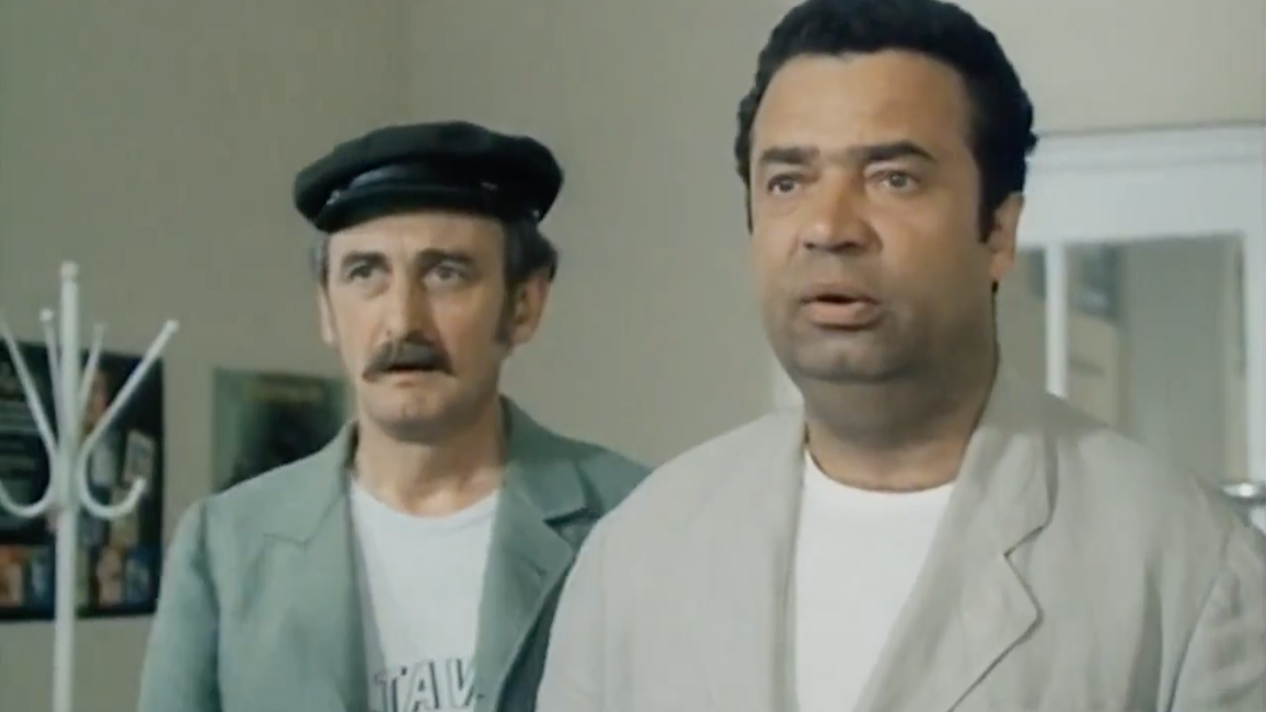 Český herec Vladimír Menšík vo filme Jak utopit Dr. Mráčka aneb Konec vodníků v Čechách.