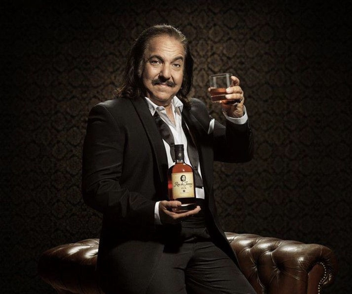 Legendarny aktor porno reklamuje alkohol