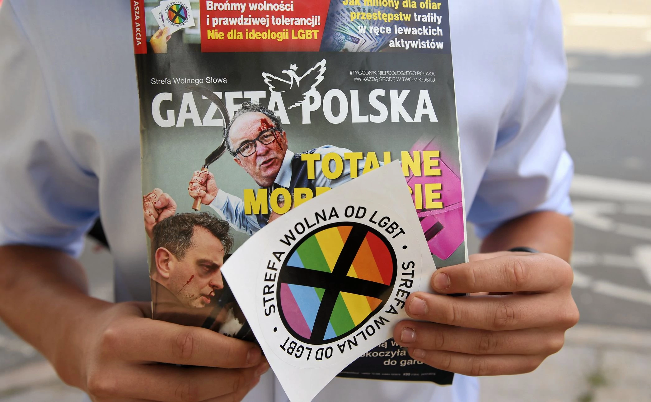 Sąd nakazuje wycofanie naklejek "Strefa wolna od LGBT". Wydawca zaskarży tę  decyzję - Dziennik.pl