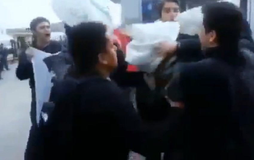 Navlačili im vreće na glavu: "Turska omladina" napada američke mornare