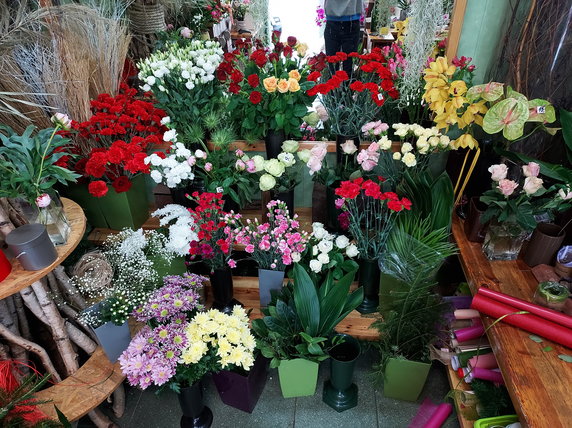 Białostocka kwiaciarka mówi, że ceny kwiatów i dodatków wciąż sukcesywnie rosną