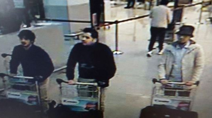 A képen a brüsszeli repülőtéren robbantó terroristák láthatóak /Fotó: AFP