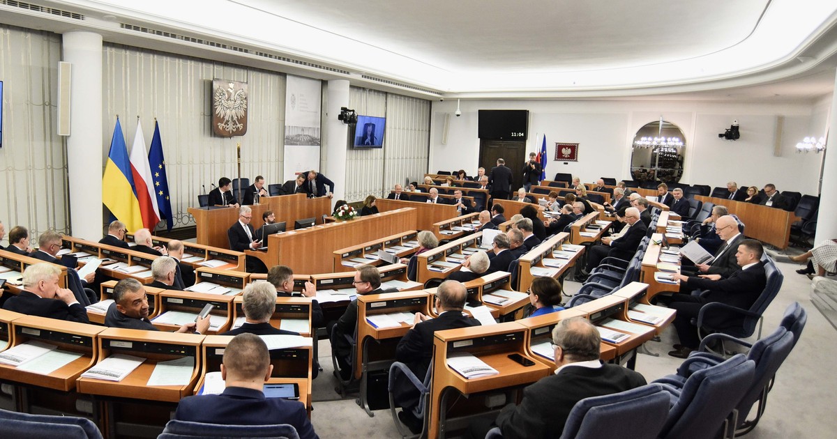 Zabiorą Polakom jeden dzień wolny od pracy? Petycja trafiła do Senatu