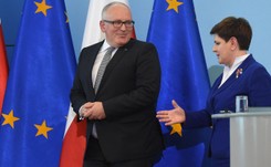 Szydło rozmawiała z Timmermansem o stanie prac ws. TK. 'Wie, że jest inicjatywa z naszej strony'