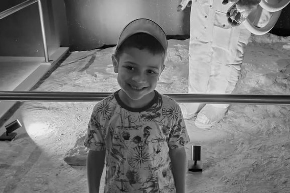 "BORIO SE HRABRO DO POSLEDNJEG TRENUTKA" Umro mali Matija (5) koji je ujedinio celu Srbiju: Prvo je počeo da povraća, a onda su roditelji saznali da ima NAJGORU MOGUĆU BOLEST