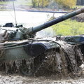 Czy Ukraina płaci za czołgi, które dostaje z Zachodu? Pytamy ekspertów