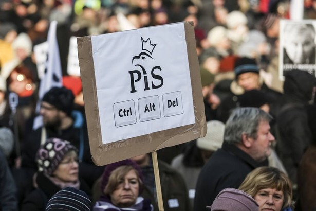 Manifestacja przeciw rządom PiS Fot. BeeZeePhoto / Shutterstock.com