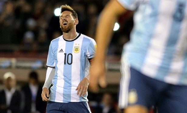 "Messi cierpi, my też". Argentyńskie media boją się o awans kadry na mundial w Rosji