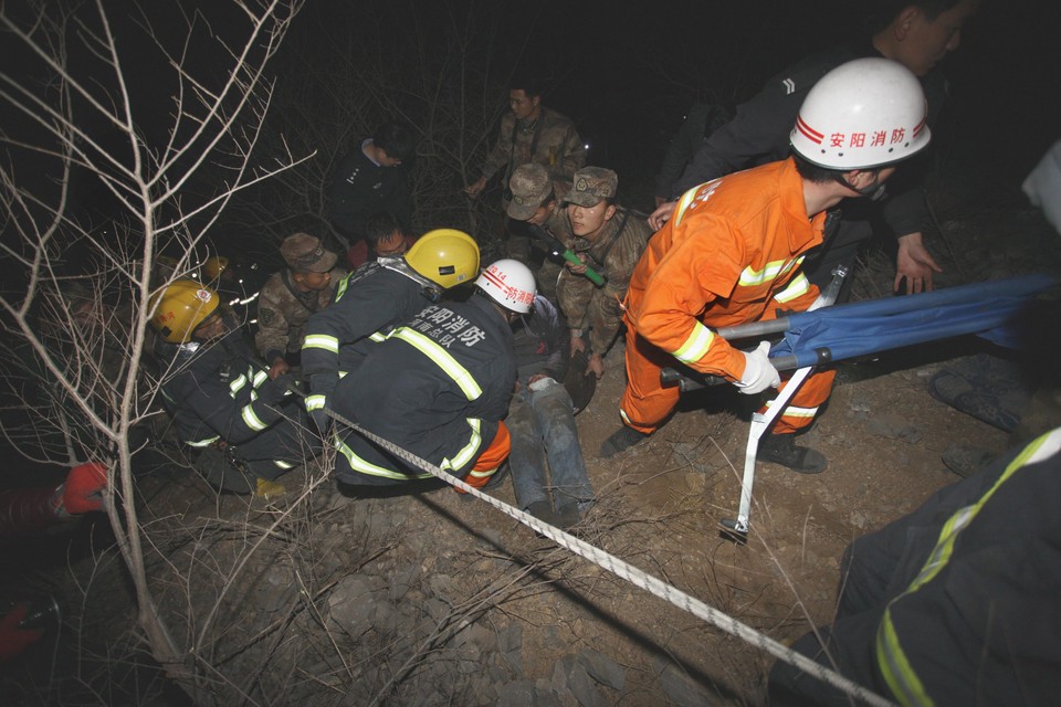 CHINA BUS ACCIDENT KILLS 20 (A bus accident kills 20 in central China.)