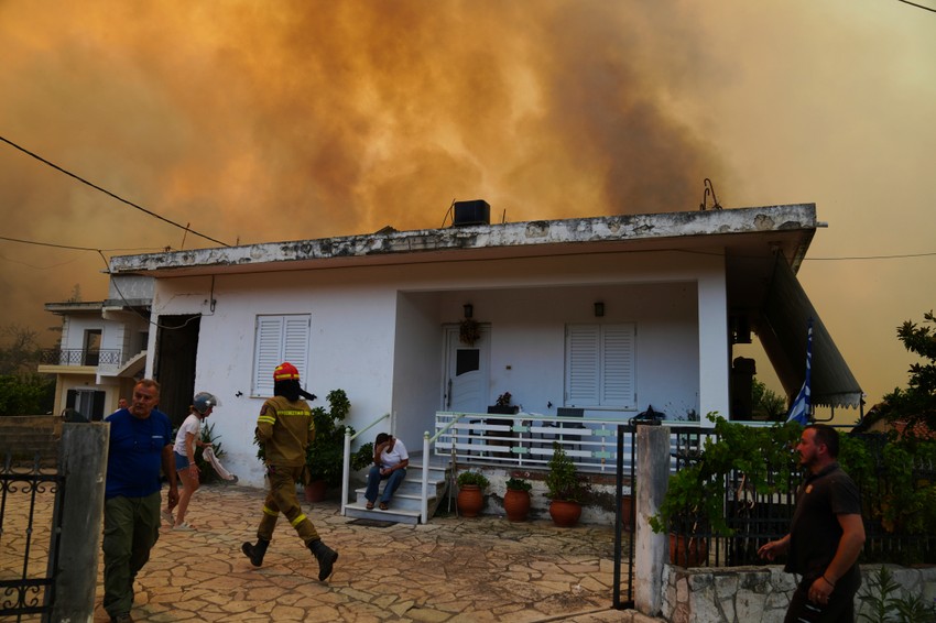 Požari u Grčkoj - Vounteni u predgrađu Patrasa na zapadu zemlje 13. avgusta