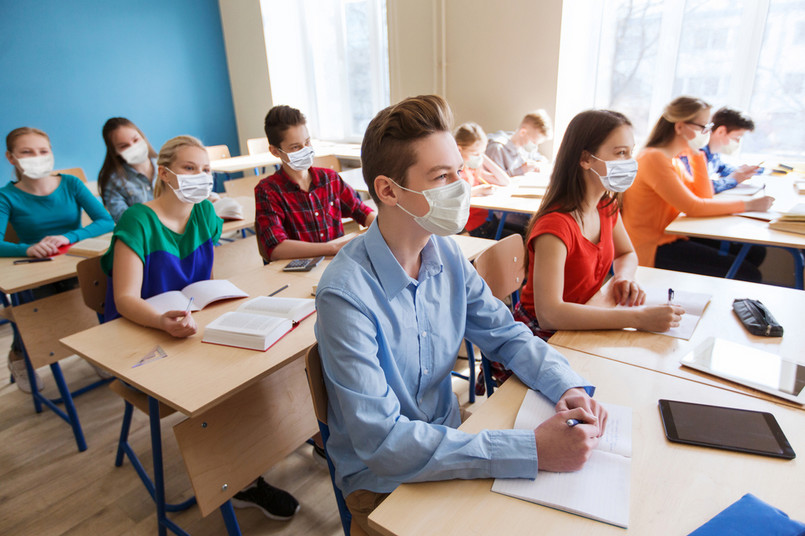 170 placówek oświatowych pracuje w trybie mieszanym, a 61 w zdalnym