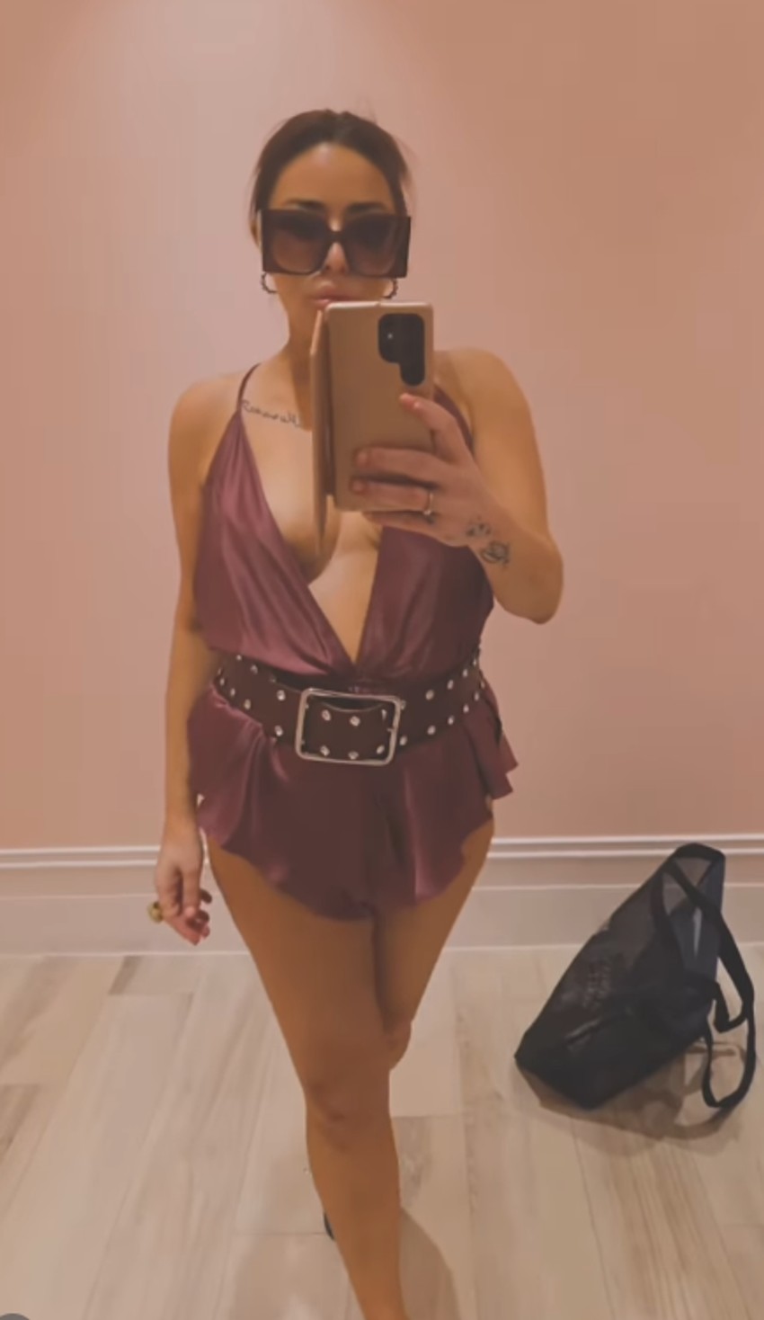 Ana Nikolić sa dekolteom do pupka