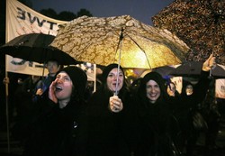 PiS przestraszył się "czarnego protestu". Senatorowie przygotowują nowy projekt ustawy ws. aborcji