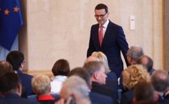 Niefortunny wywiad premiera Morawieckiego był 'rozprowadzany' po mediach. Walka buldogów pod dywanem trwa [KOMENTARZ]