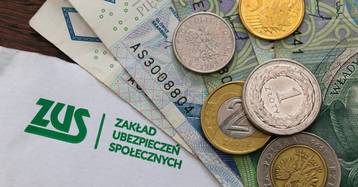 ZUS wypłaca już 1879 zł co miesiąc. Wystarczy spełnić jeden warunek. Jaki?