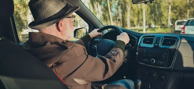 Zdradził go prosty błąd. Policjanci nie mogli uwierzyć, że jeździł tak od 52 lat