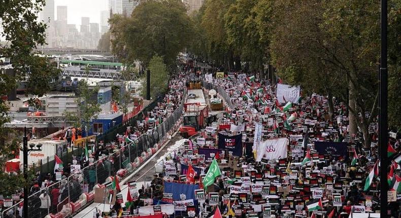 100,000 pro-Palestinian protesters in London demand ceasefire