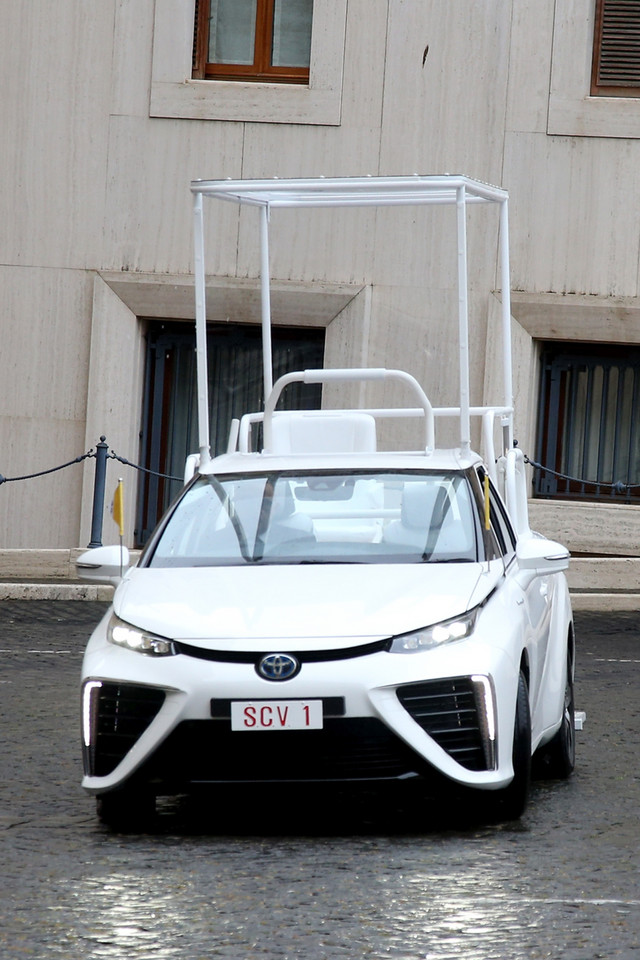 Toyota Mirai dla Papieża Franciszka