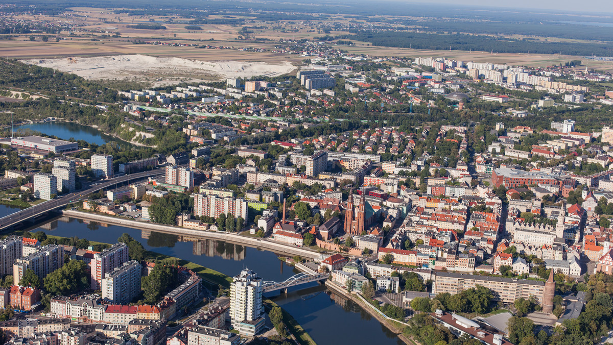 Opole - czym zaskoczy nas pogoda na dziś? 2018-06-24 w mieście - czy będziemy mogli cieszyć się pięknym bezchmurnym niebem, czy też warto zaopatrzyć się parasole? Sprawdź, jaka będzie pogoda 2018-06-24.