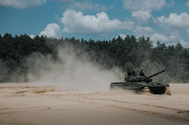 Polskie i czeskie czołgi T-72 na nowych zdjęciach z Ukrainy